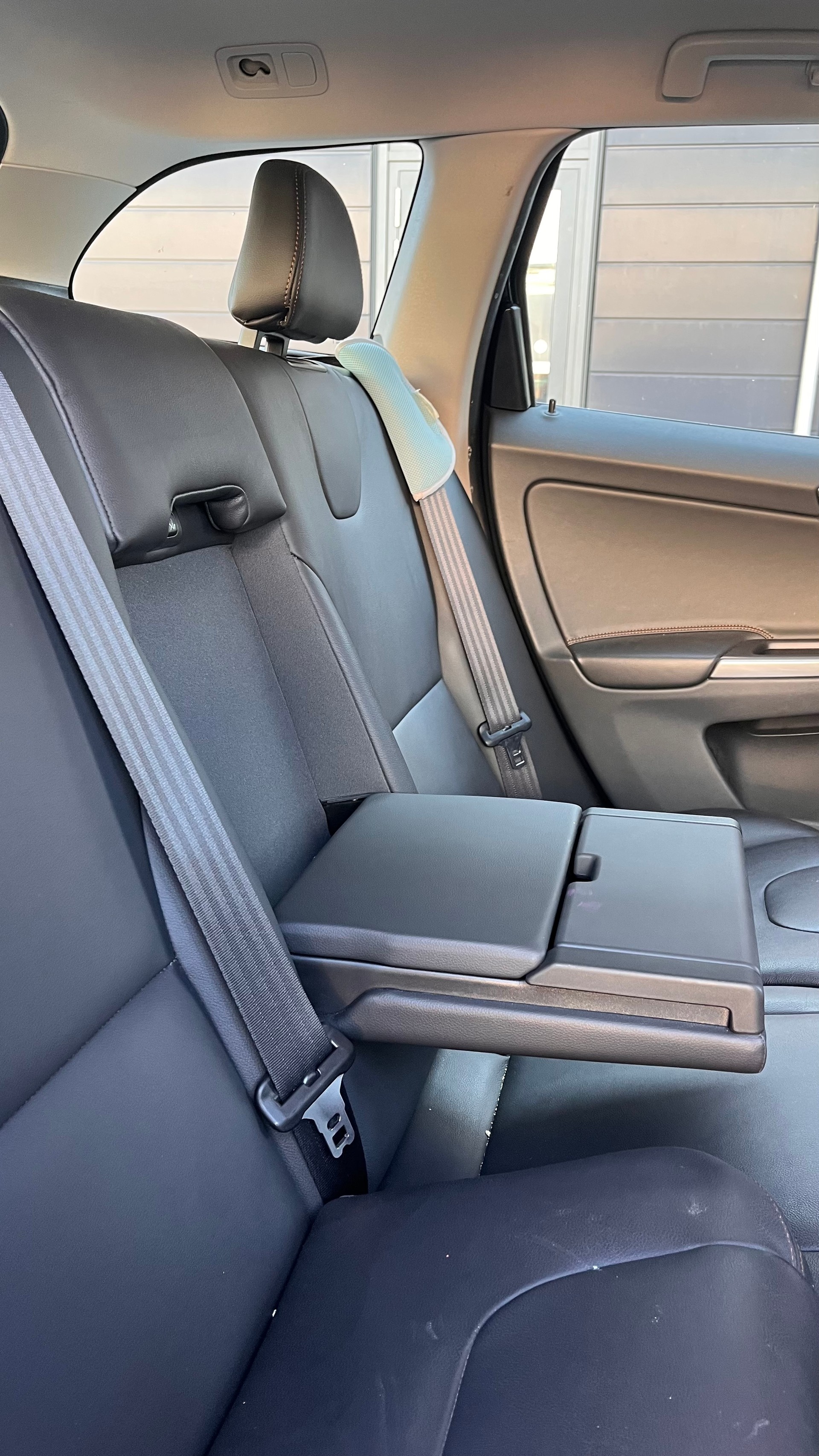 VOLVO XC60-image-4