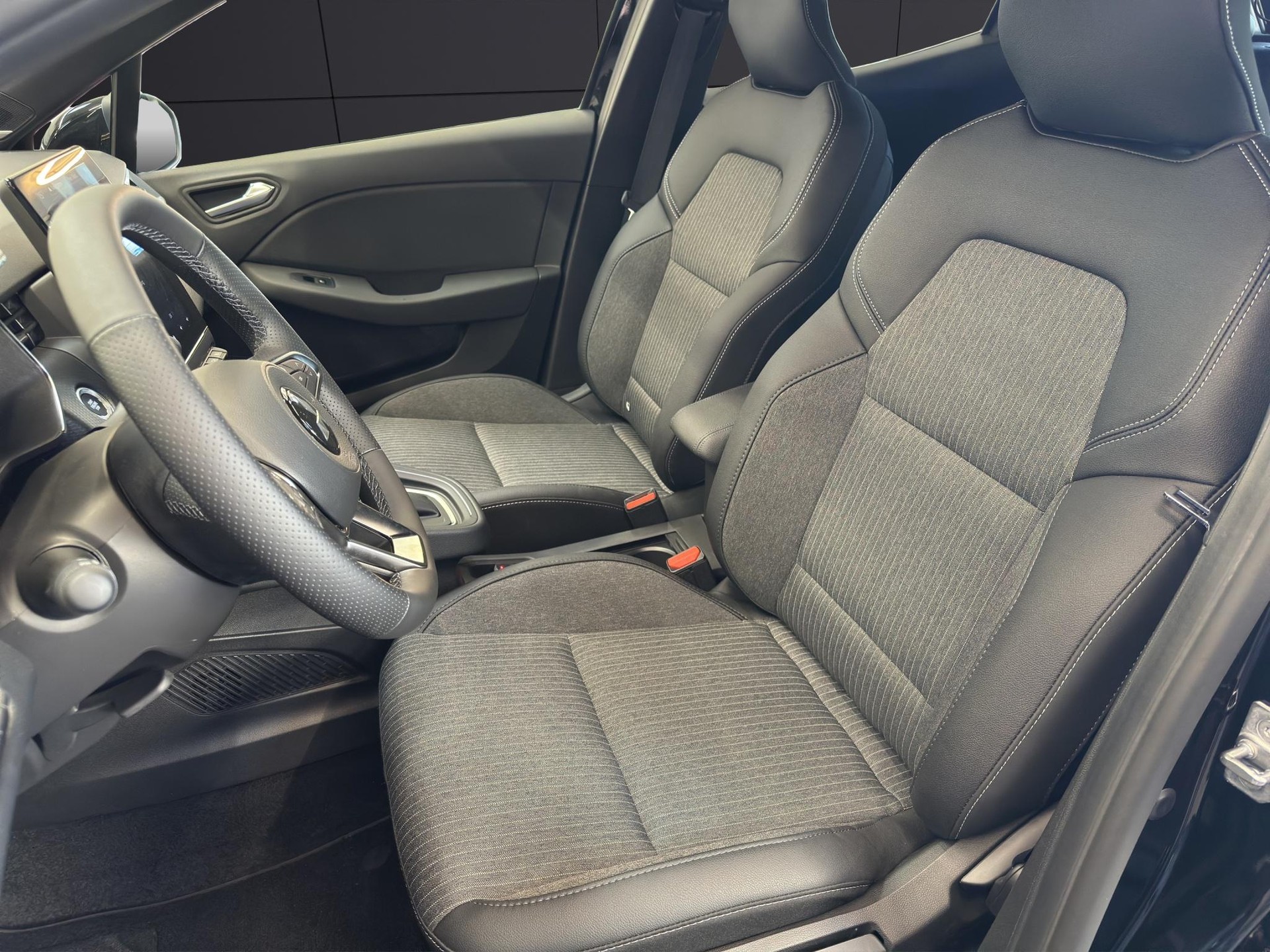 MITSUBISHI Colt 1.6 HEV Instyle-image-7