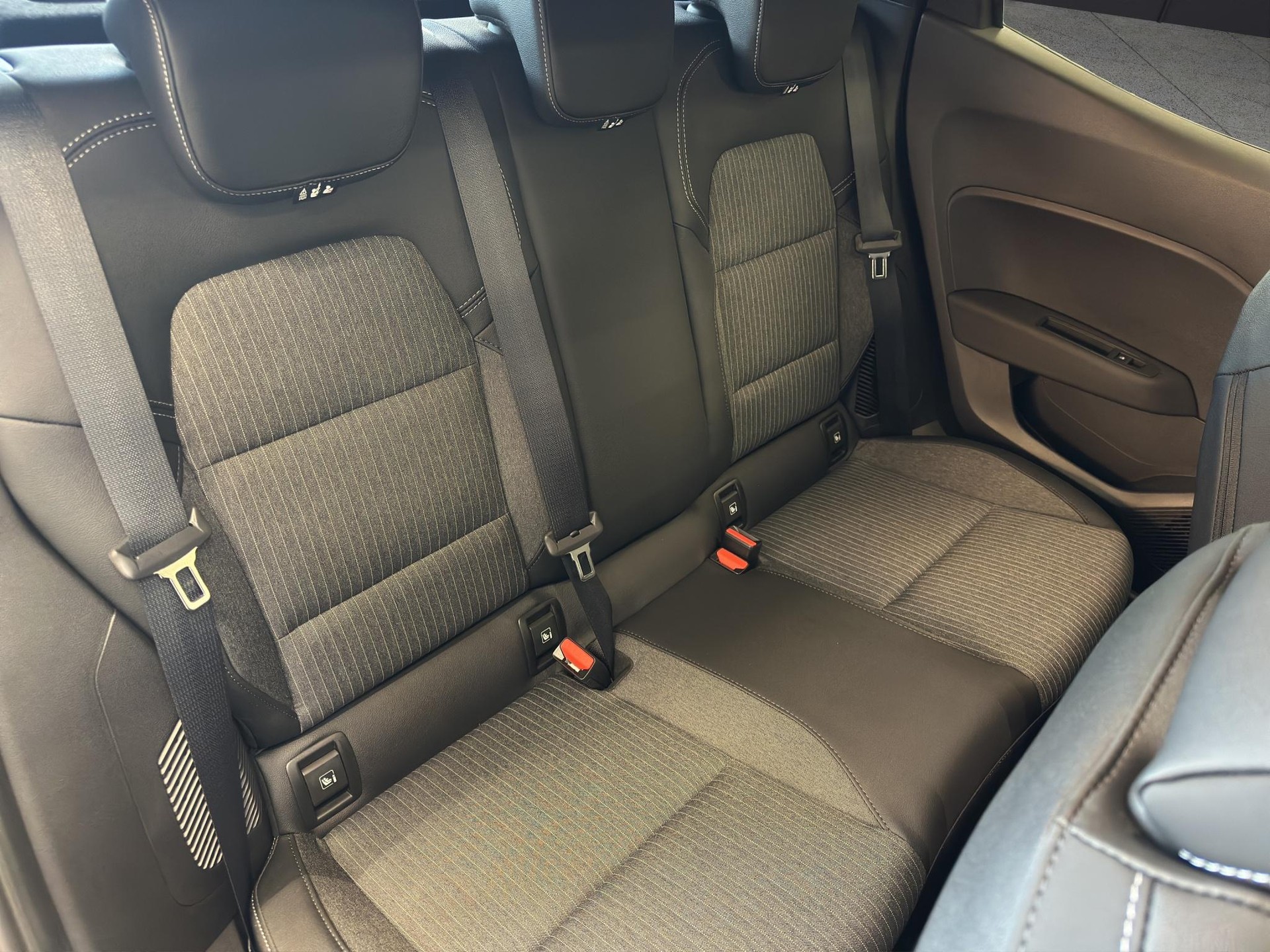 MITSUBISHI Colt 1.6 HEV Instyle-image-19