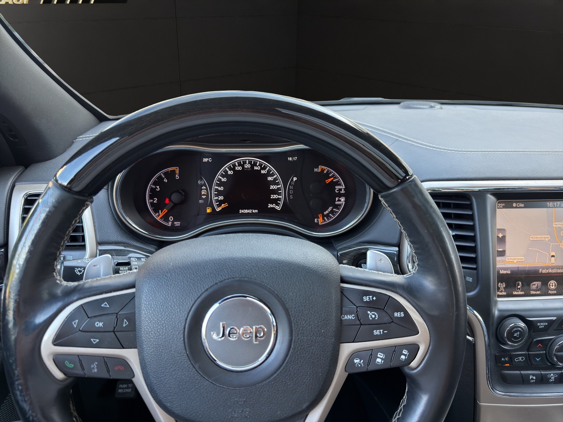 JEEP Grand Cherokee 3.0 CRD Overland Automatic-image-12