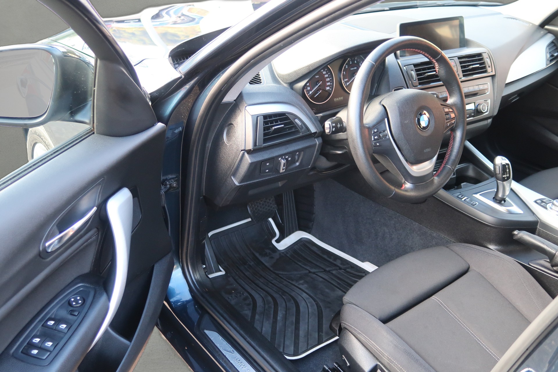 BMW 118i Sport Line Steptronic-image-8