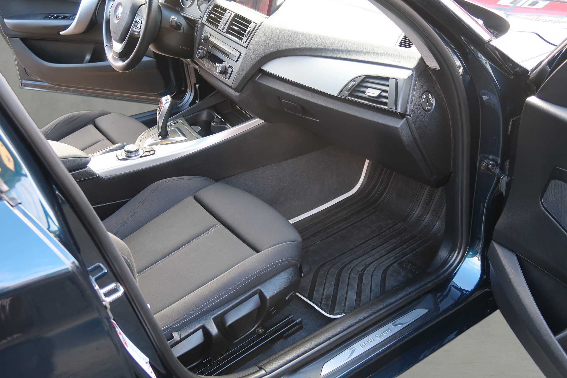 BMW 118i Sport Line Steptronic-image-11