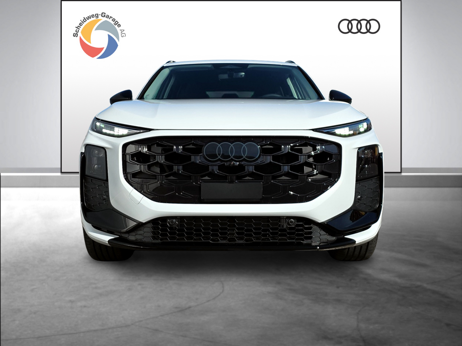 AUDI Q3 SUV e-hybrid 200 kW S tronig-showroom-element-1