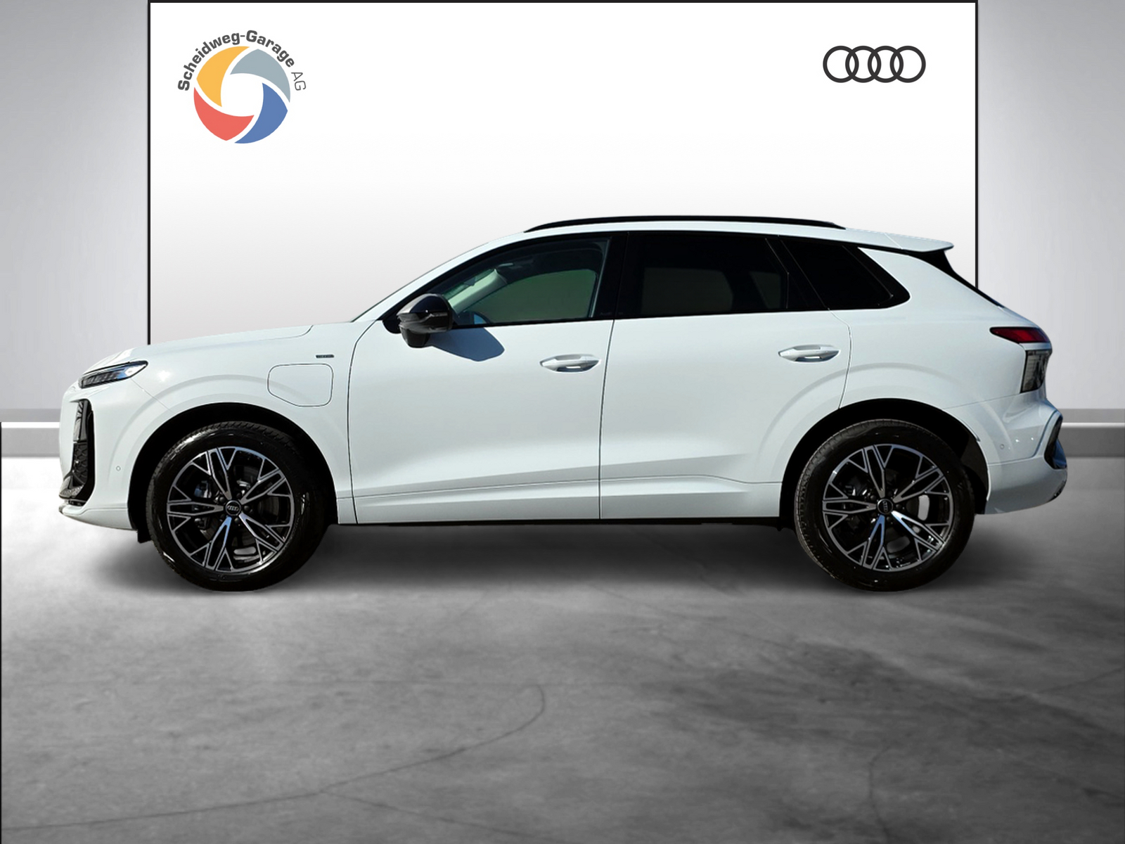 AUDI Q3 SUV e-hybrid 200 kW S tronig-showroom-element-2