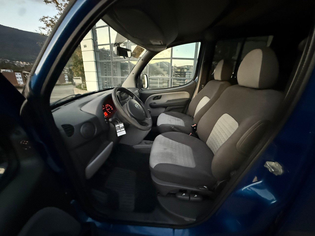 FIAT Doblò 1.9 JTD eMusica-image-13