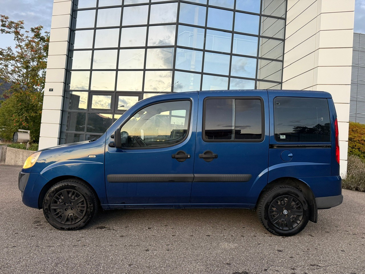 FIAT Doblò 1.9 JTD eMusica-image-3