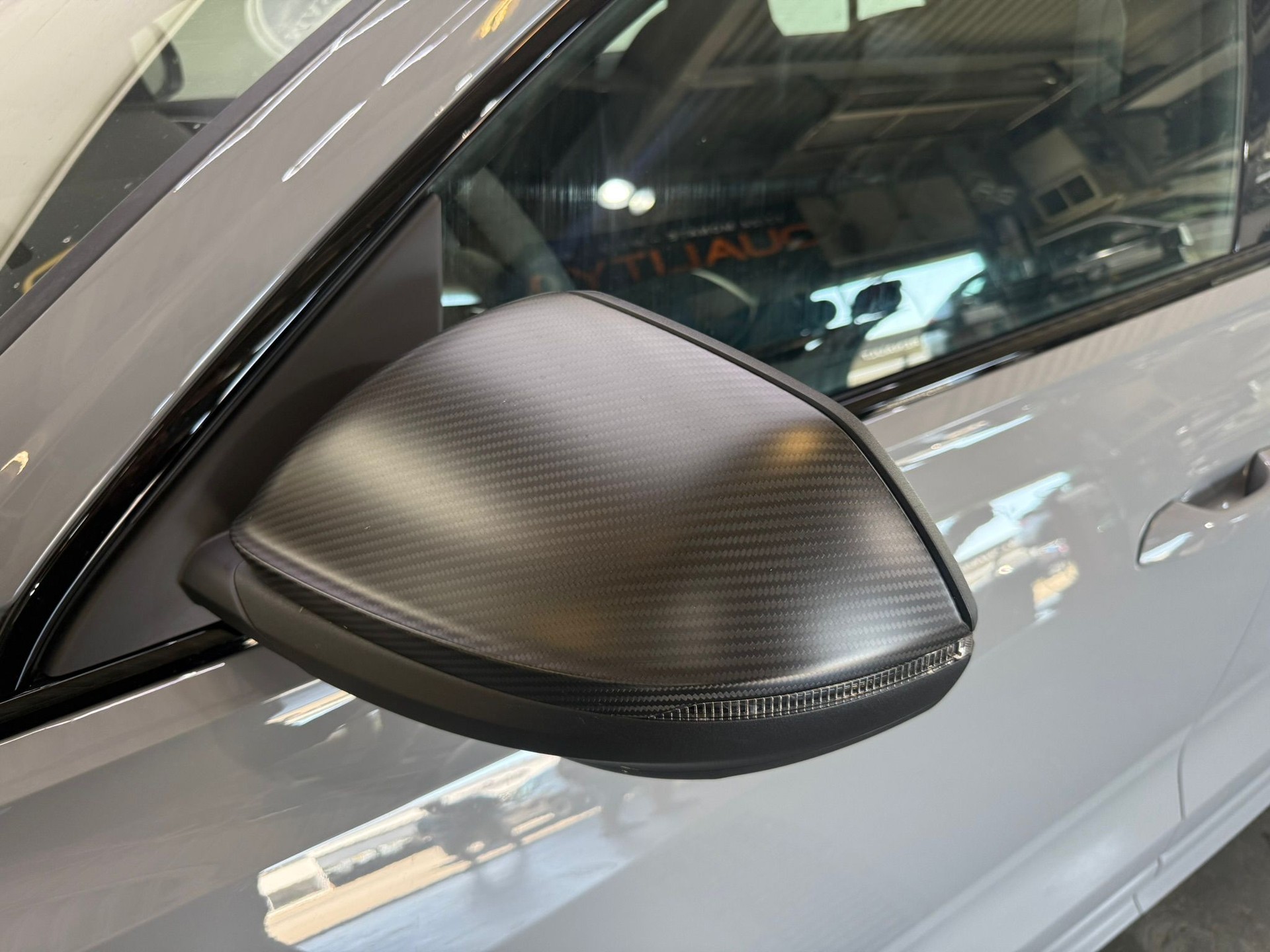 AUDI RSQ8 performance quattro-image-6