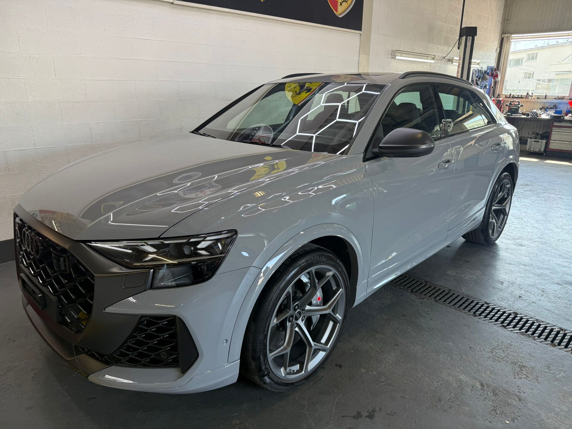 AUDI RSQ8 performance quattro-image-1