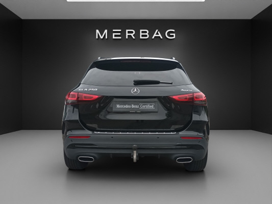 MERCEDES-BENZ GLA 250 AMG Line 4Matic-image-3