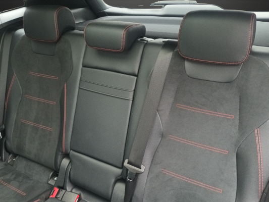 MERCEDES-BENZ GLA 250 AMG Line 4Matic-image-9