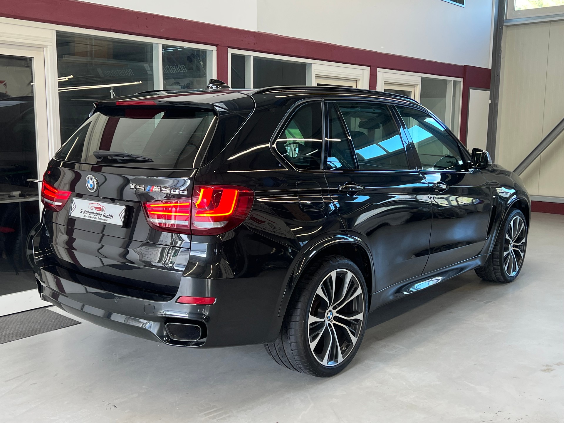 BMW X5 xDrive M50d Pure M Sport Plus Steptronic-image-9