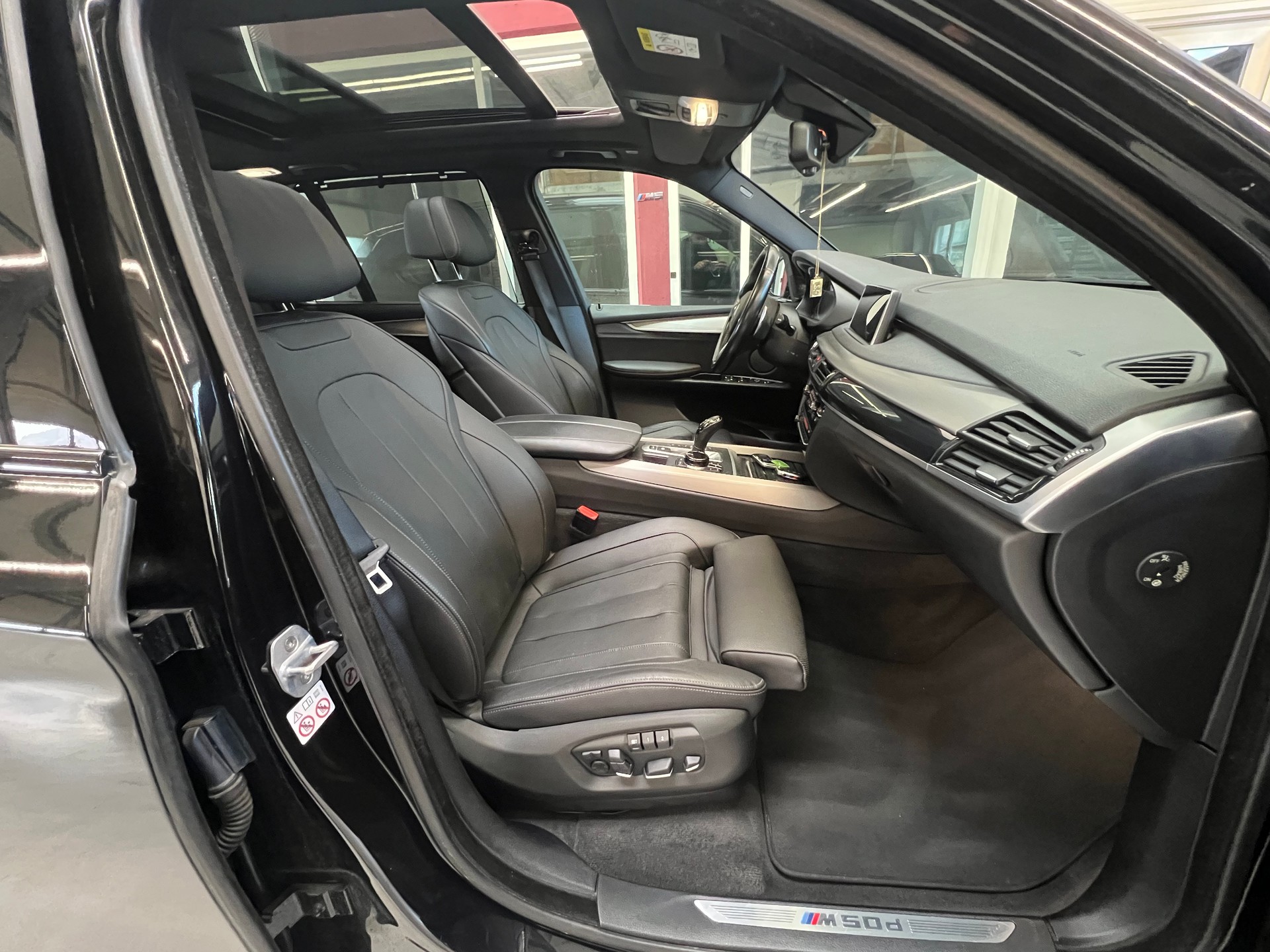 BMW X5 xDrive M50d Pure M Sport Plus Steptronic-image-14