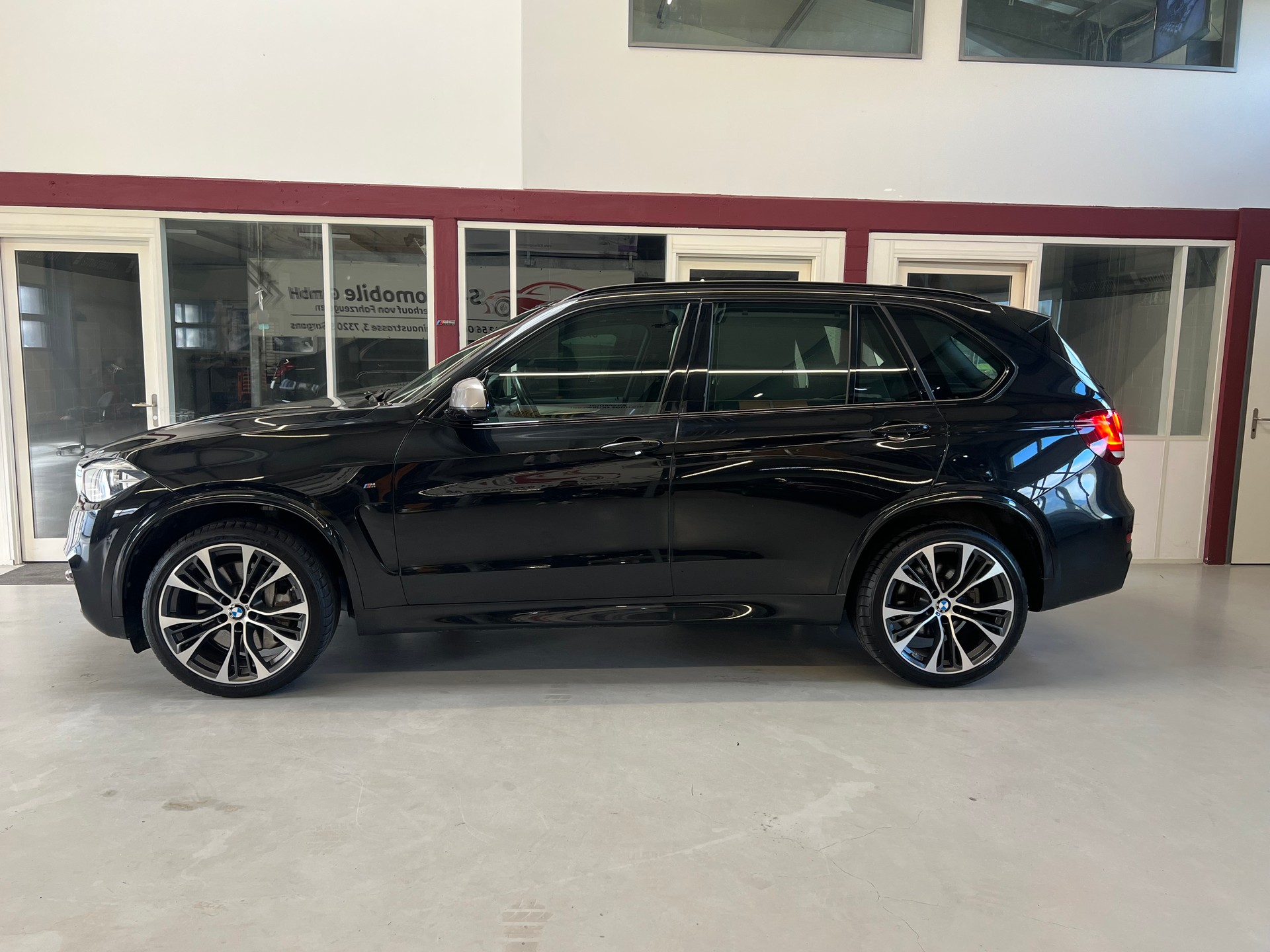 BMW X5 xDrive M50d Pure M Sport Plus Steptronic-image-4