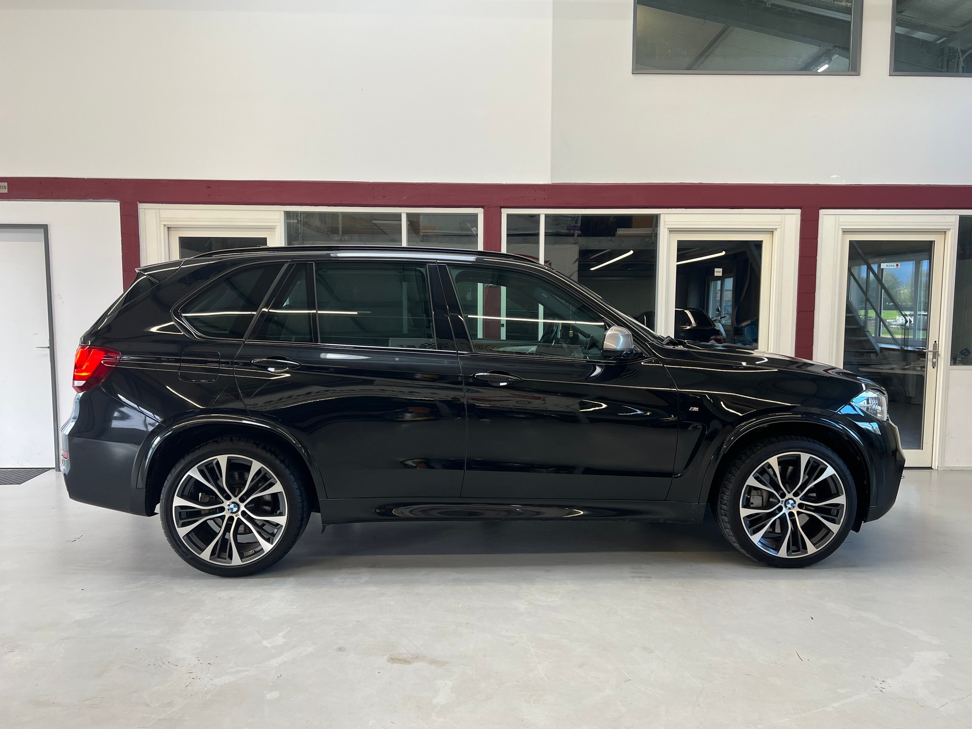 BMW X5 xDrive M50d Pure M Sport Plus Steptronic-image-10