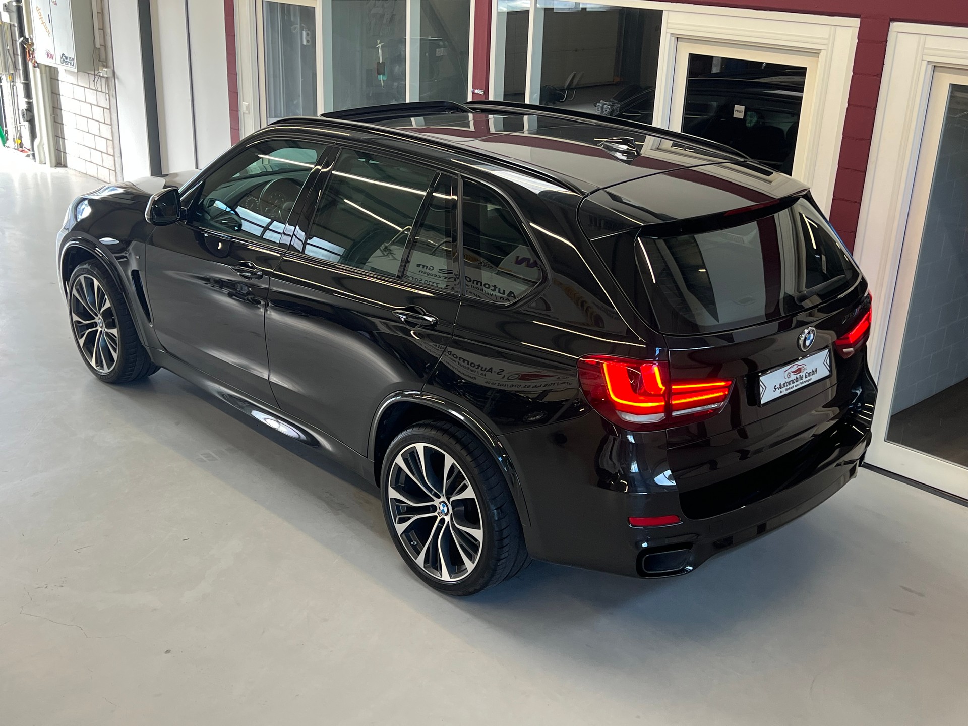 BMW X5 xDrive M50d Pure M Sport Plus Steptronic-image-5