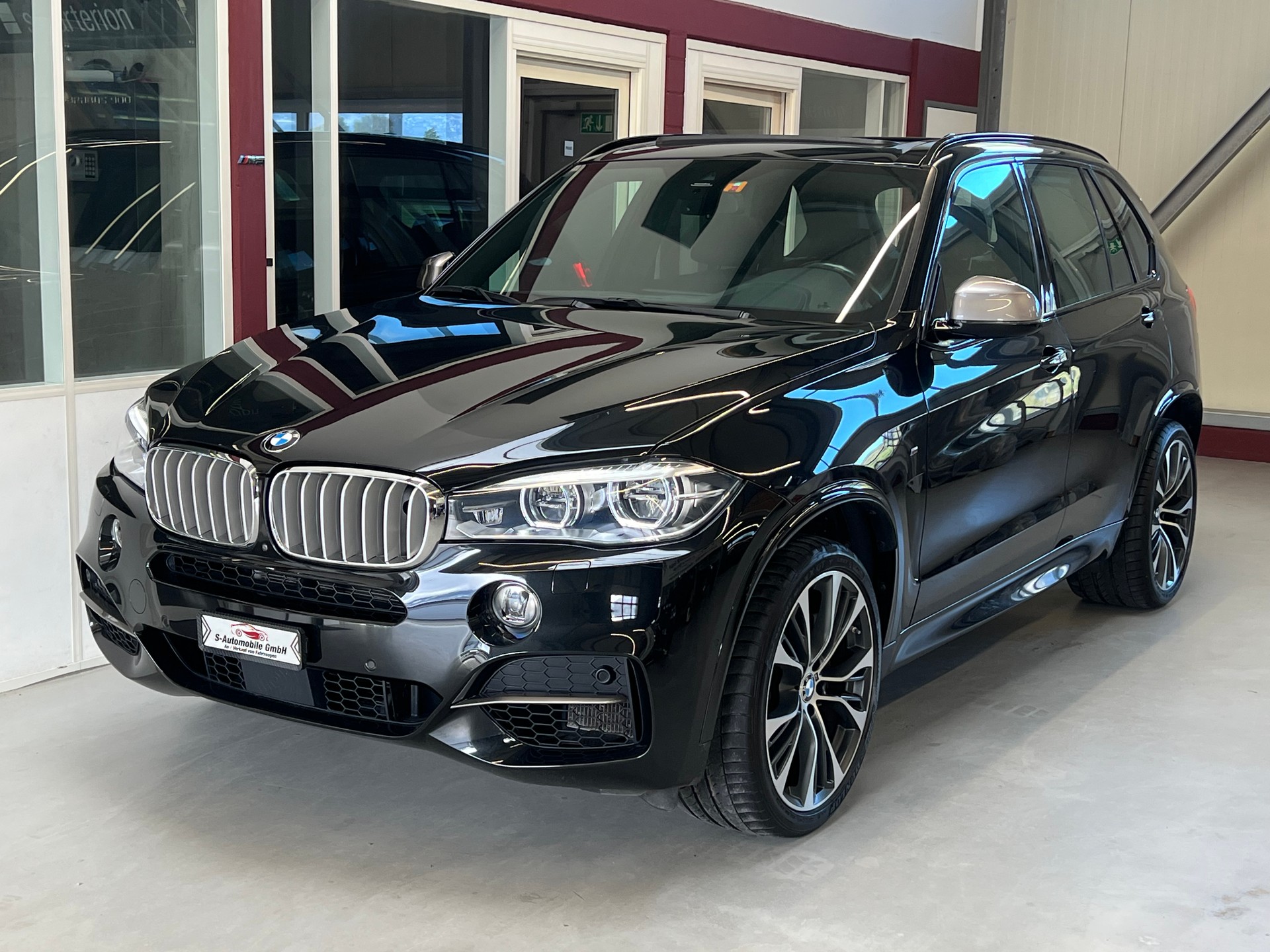 BMW X5 xDrive M50d Pure M Sport Plus Steptronic-image-3