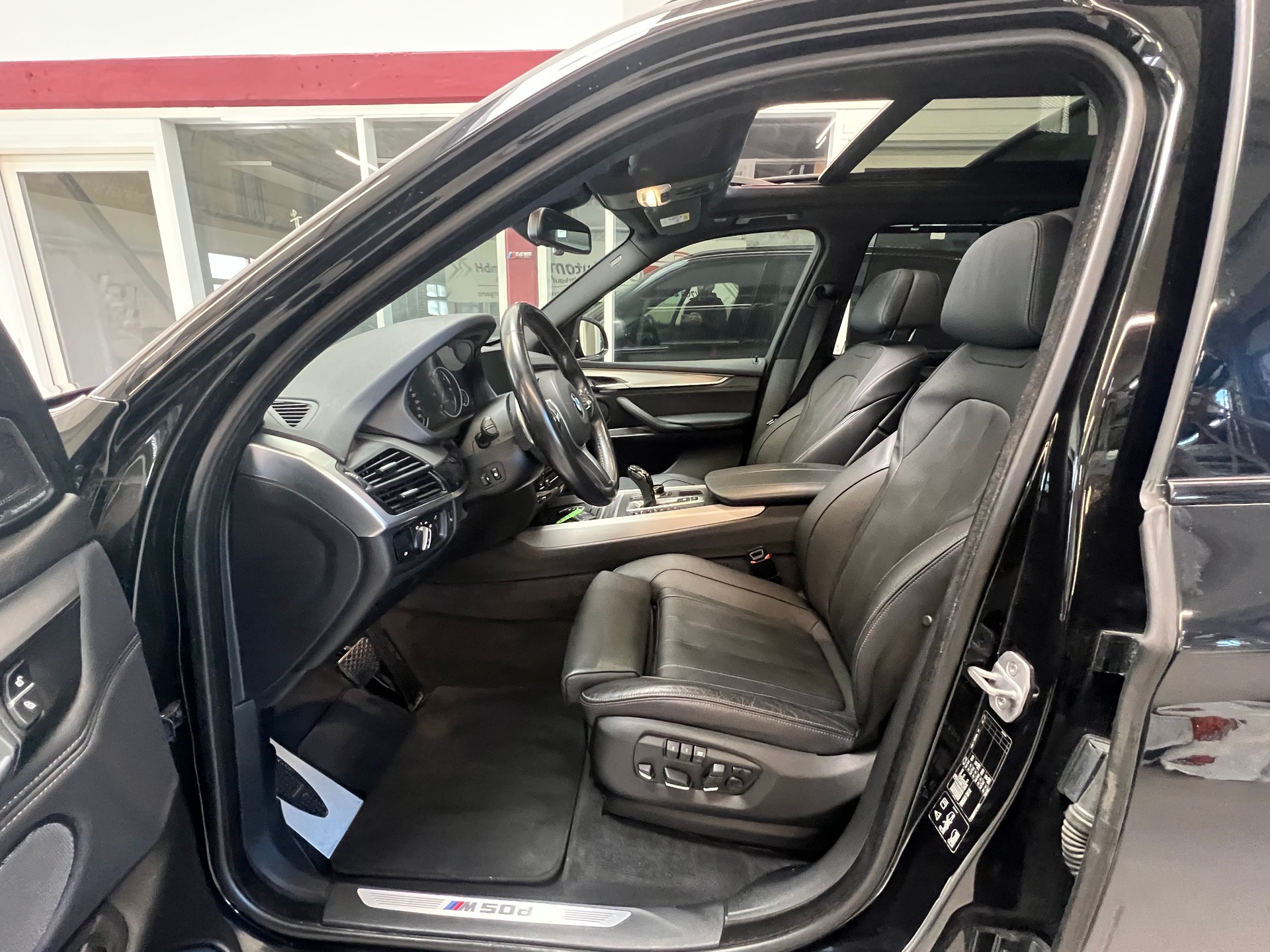 BMW X5 xDrive M50d Pure M Sport Plus Steptronic-image-11