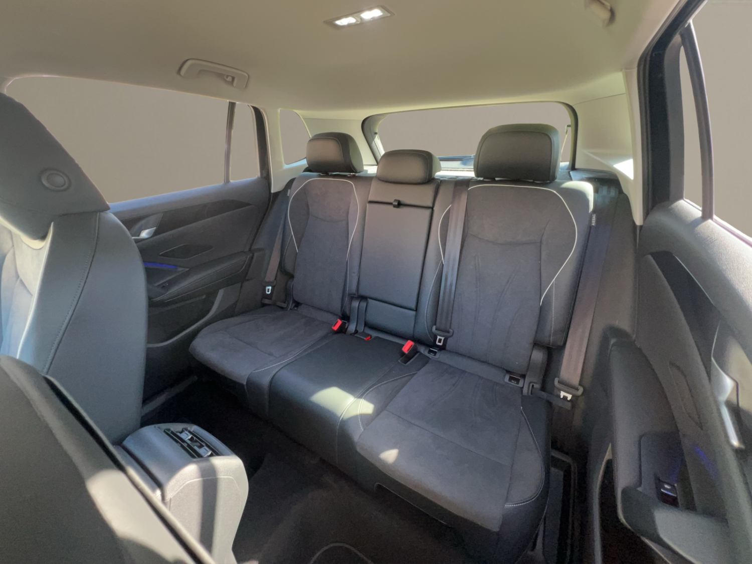 VW Tiguan 2.0 TDI SCR Elegance DSG 4motion-image-22