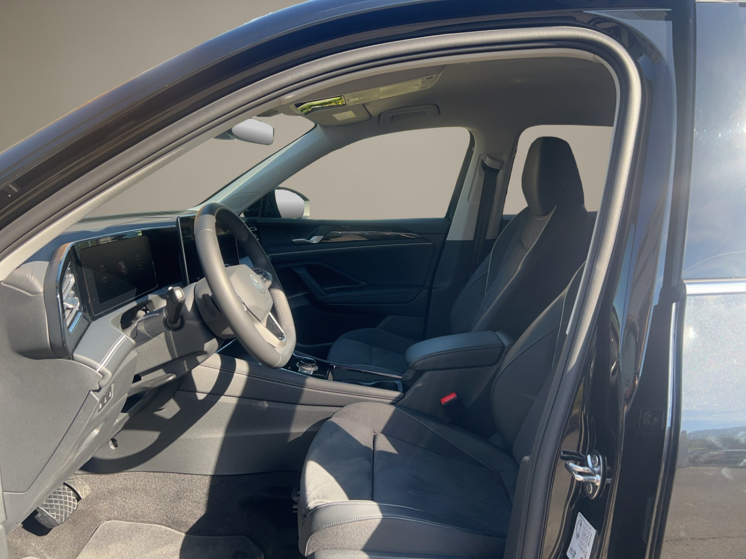 VW Tiguan 2.0 TDI SCR Elegance DSG 4motion-image-8