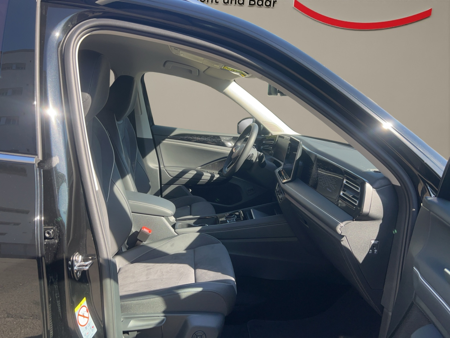 VW Tiguan 2.0 TDI SCR Elegance DSG 4motion-image-9