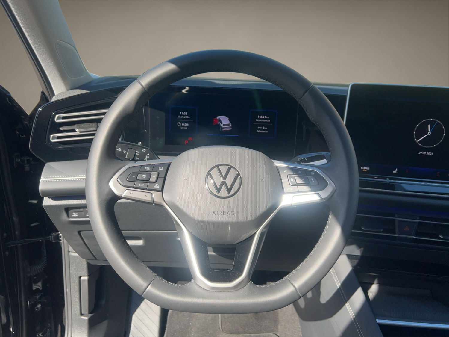 VW Tiguan 2.0 TDI SCR Elegance DSG 4motion-image-12