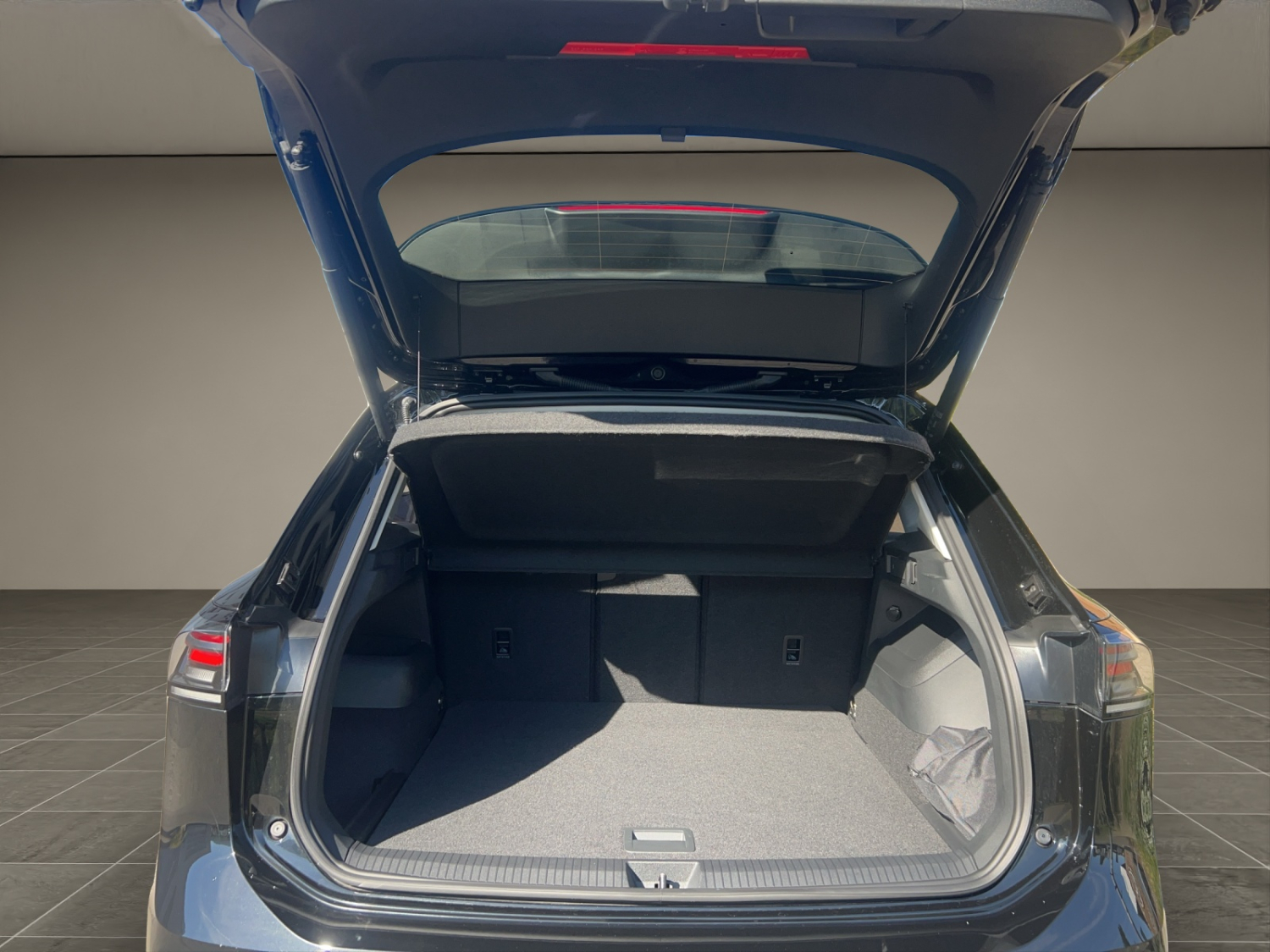 VW Tiguan 2.0 TDI SCR Elegance DSG 4motion-image-23