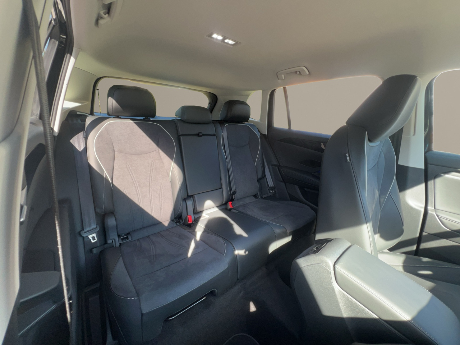VW Tiguan 2.0 TDI SCR Elegance DSG 4motion-image-21
