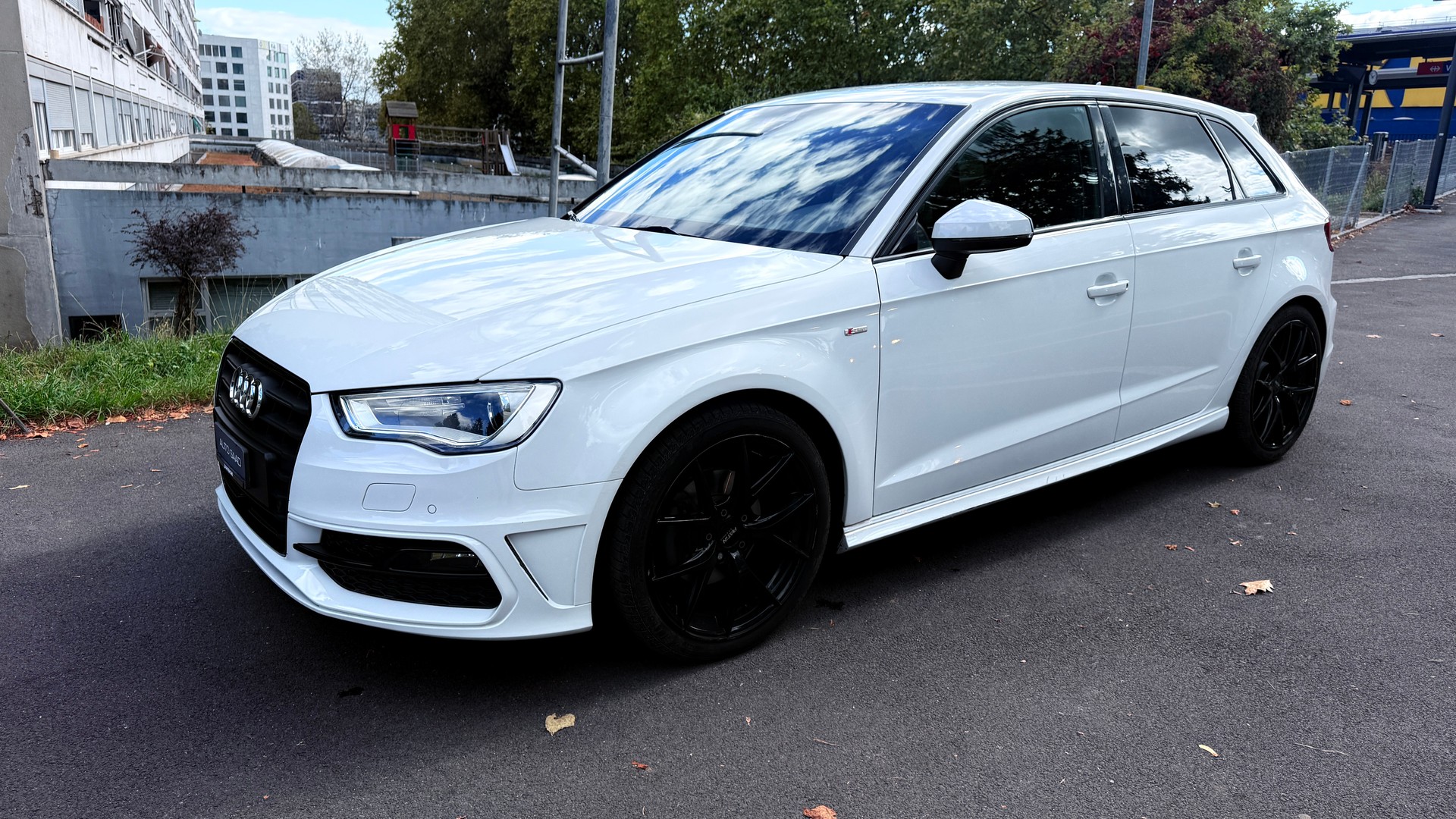 AUDI A3 Sportback 1.4 TFSI Ambiente S-Line-image-2