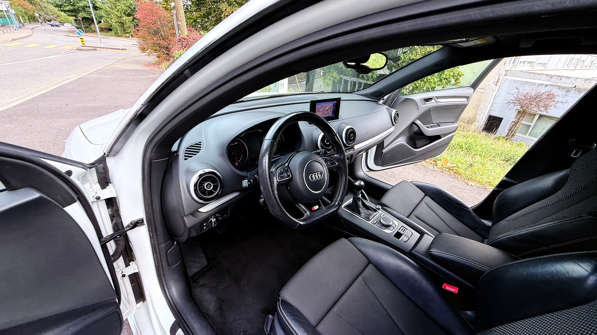 AUDI A3 Sportback 1.4 TFSI Ambiente S-Line-image-10