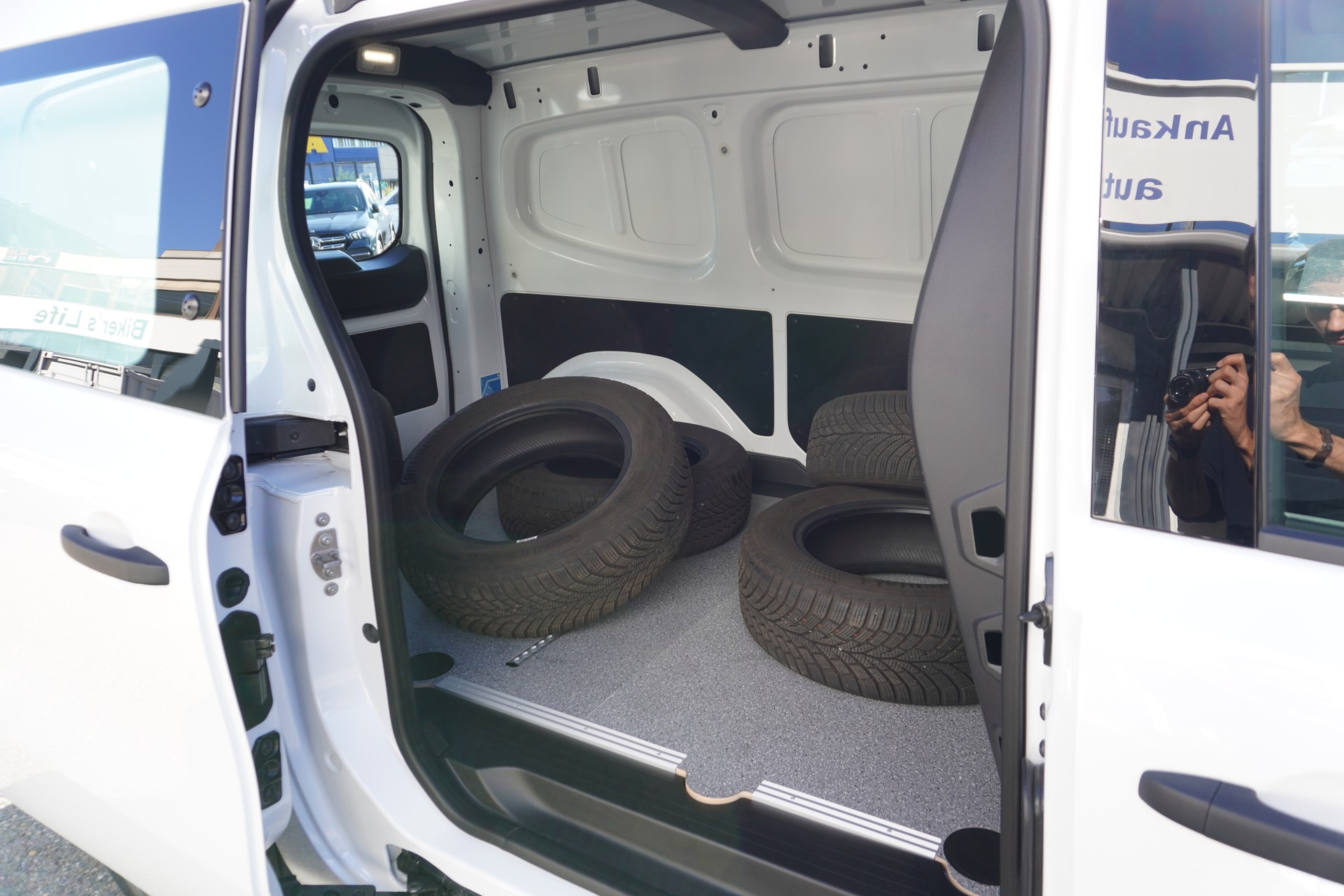 RENAULT Kangoo Van 1.5 dCi Standard L2 95 Extra-image-14