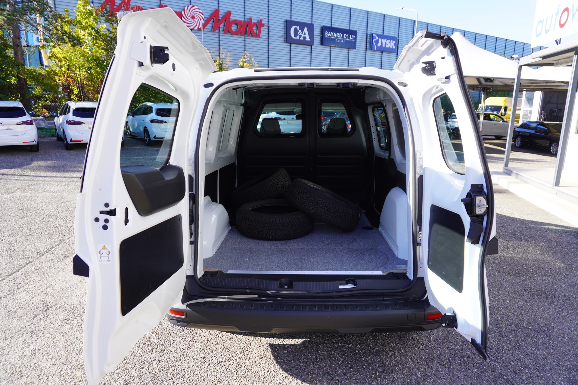 RENAULT Kangoo Van 1.5 dCi Standard L2 95 Extra-image-9