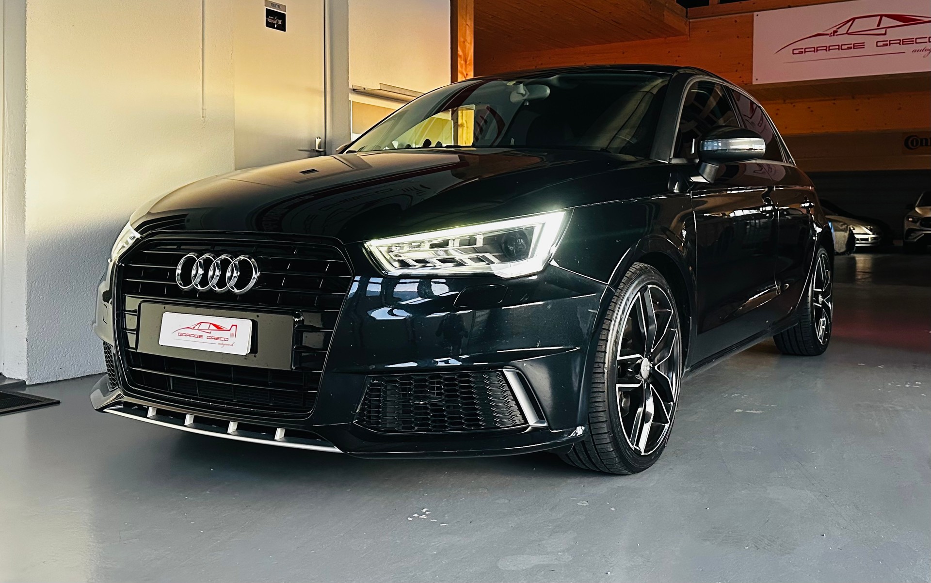 AUDI A1 Sportback 1.6 TDI Sport S-tronic S-Line-image-4