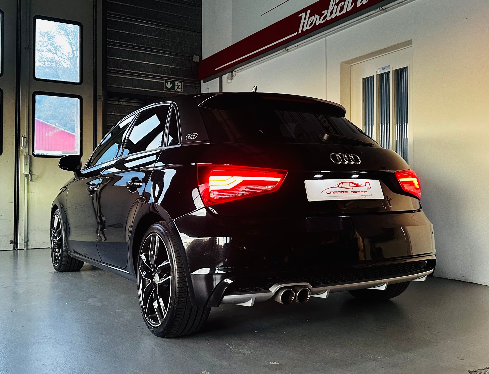 AUDI A1 Sportback 1.6 TDI Sport S-tronic S-Line-image-5