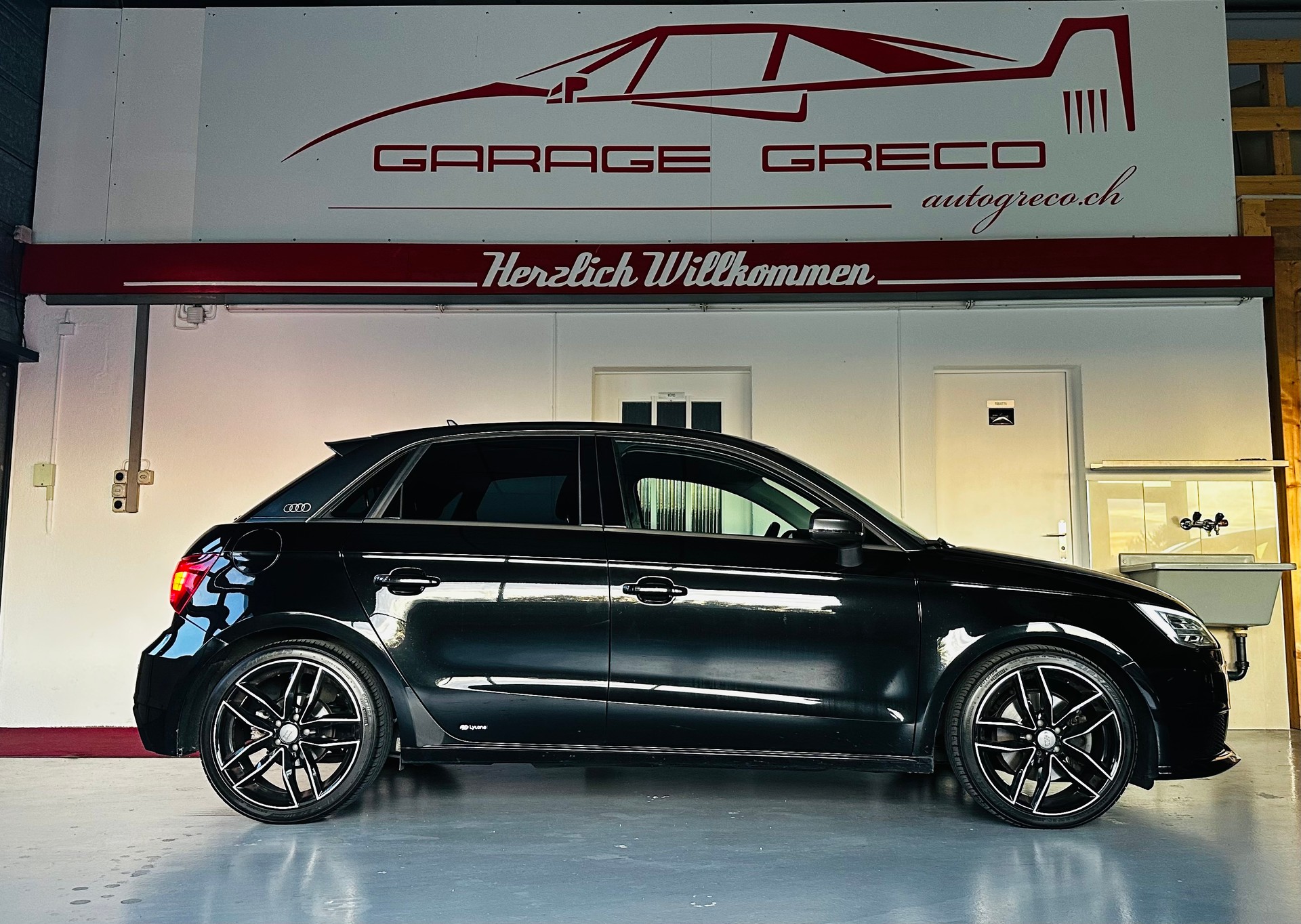 AUDI A1 Sportback 1.6 TDI Sport S-tronic S-Line-image-1
