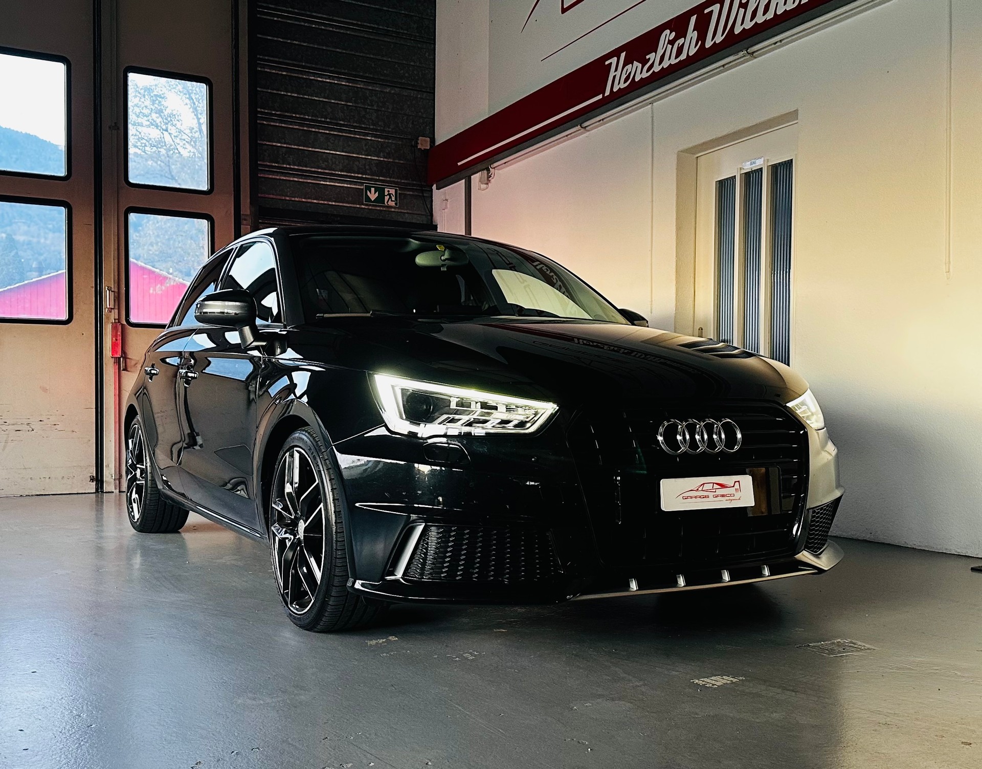 AUDI A1 Sportback 1.6 TDI Sport S-tronic S-Line-image-2