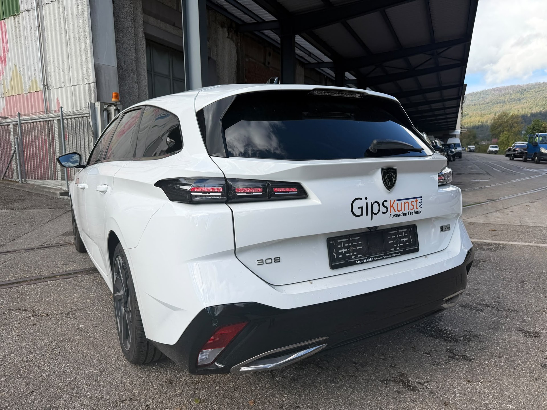 PEUGEOT 308 SW 1.2 Pure Tech Allure EAT8-image-0