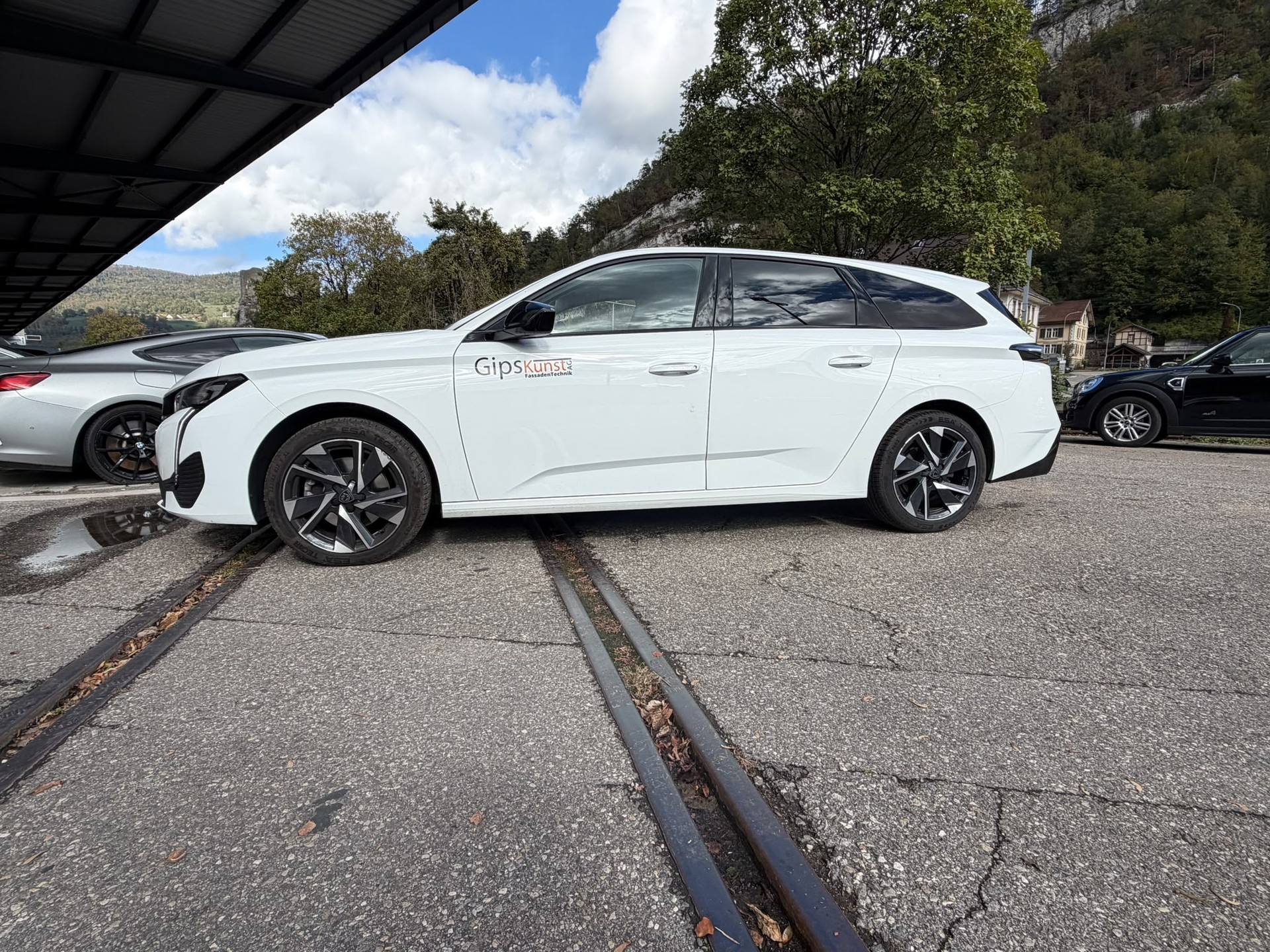 PEUGEOT 308 SW 1.2 Pure Tech Allure EAT8-image-8