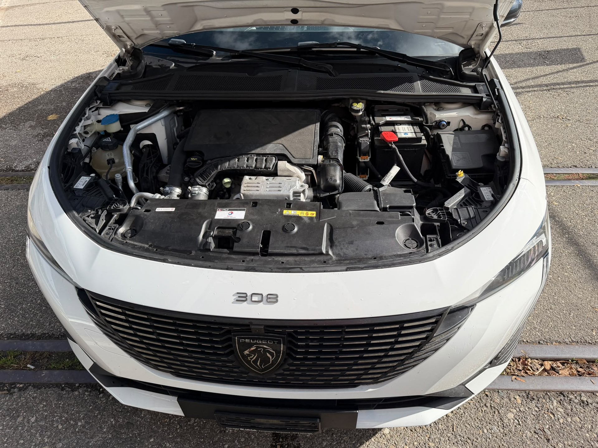 PEUGEOT 308 SW 1.2 Pure Tech Allure EAT8-image-1