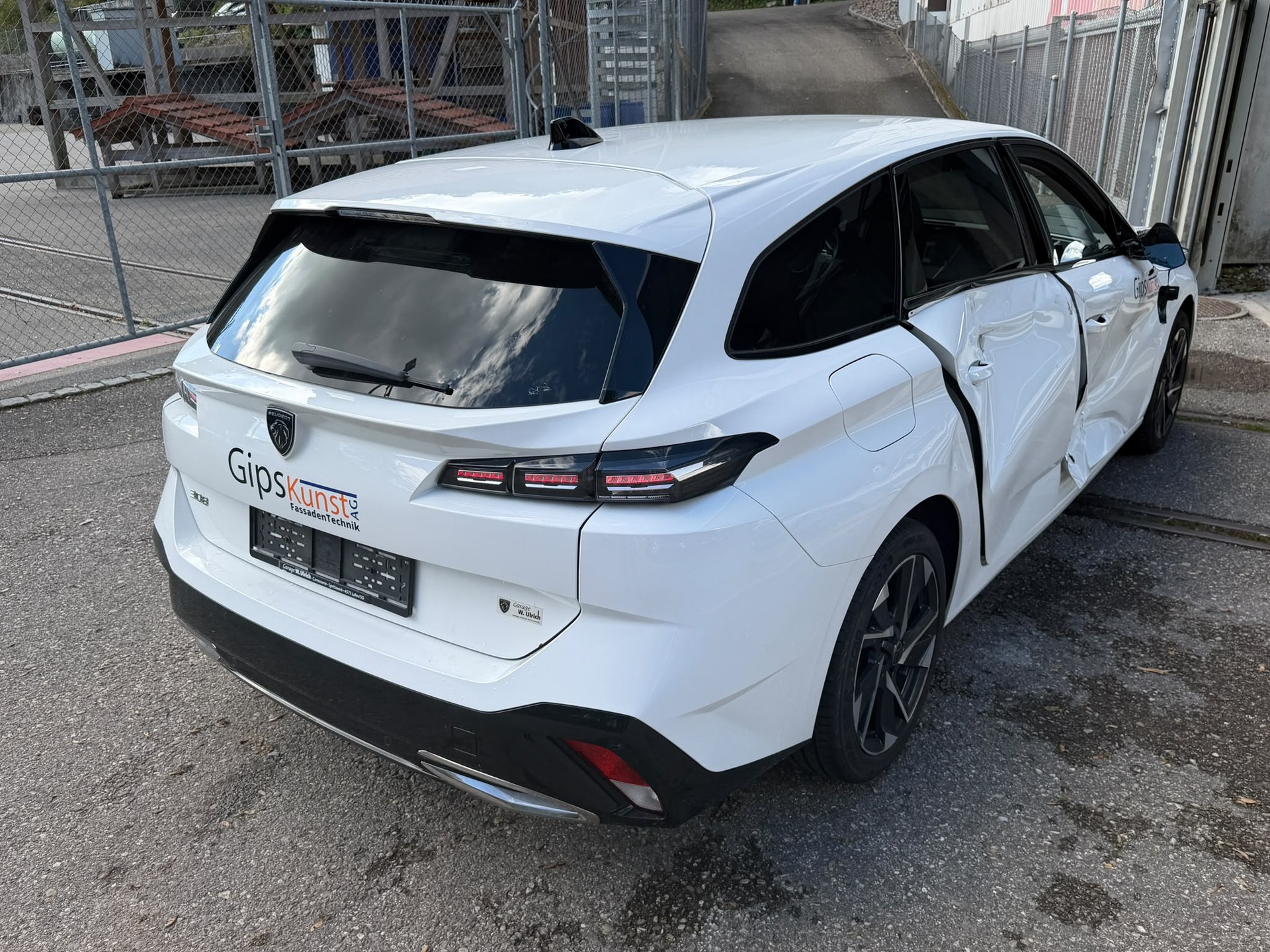 PEUGEOT 308 SW 1.2 Pure Tech Allure EAT8-image-2