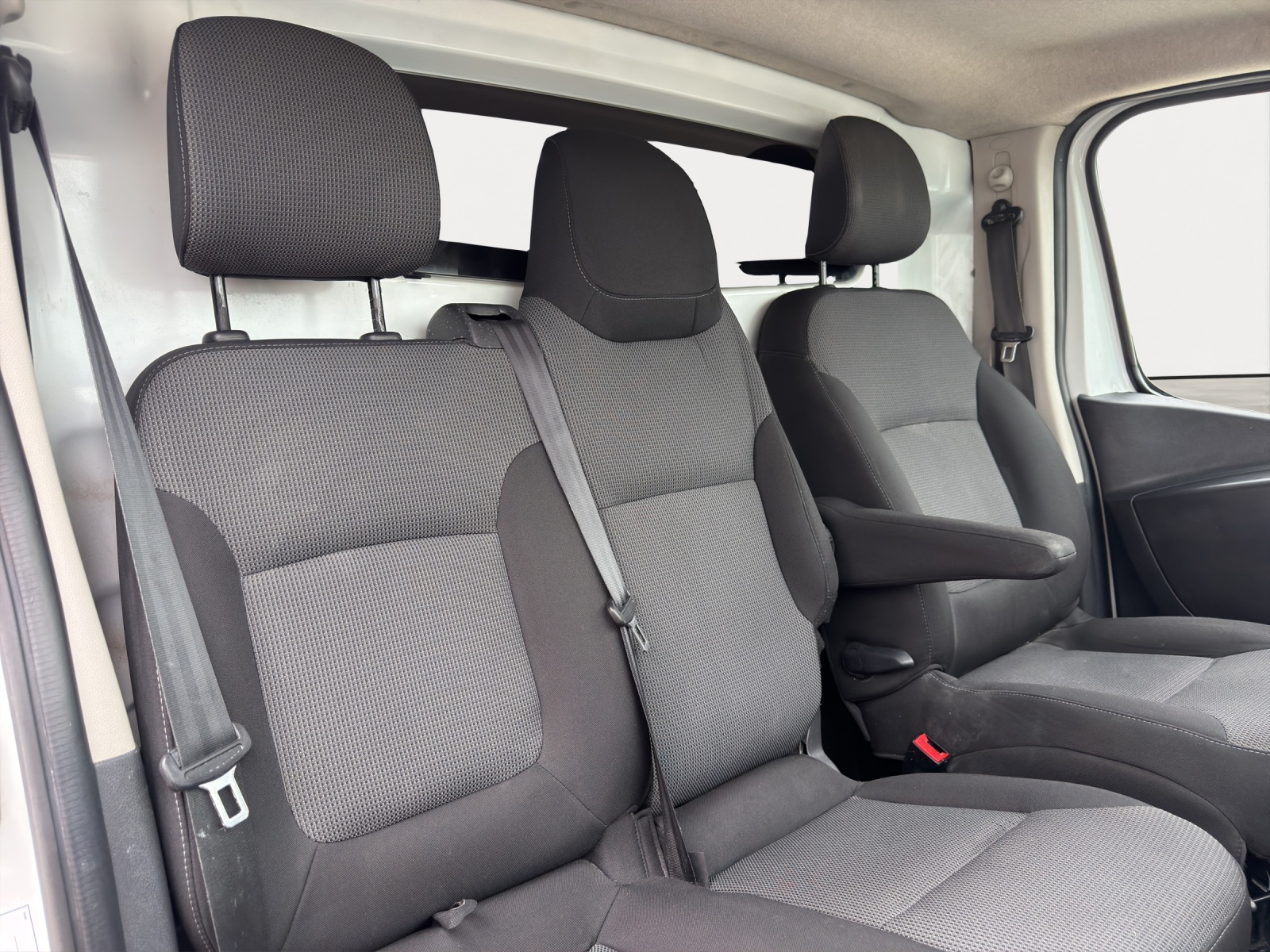 RENAULT Trafic 2.0 dCi 120 3.0t Business L2H1-image-11