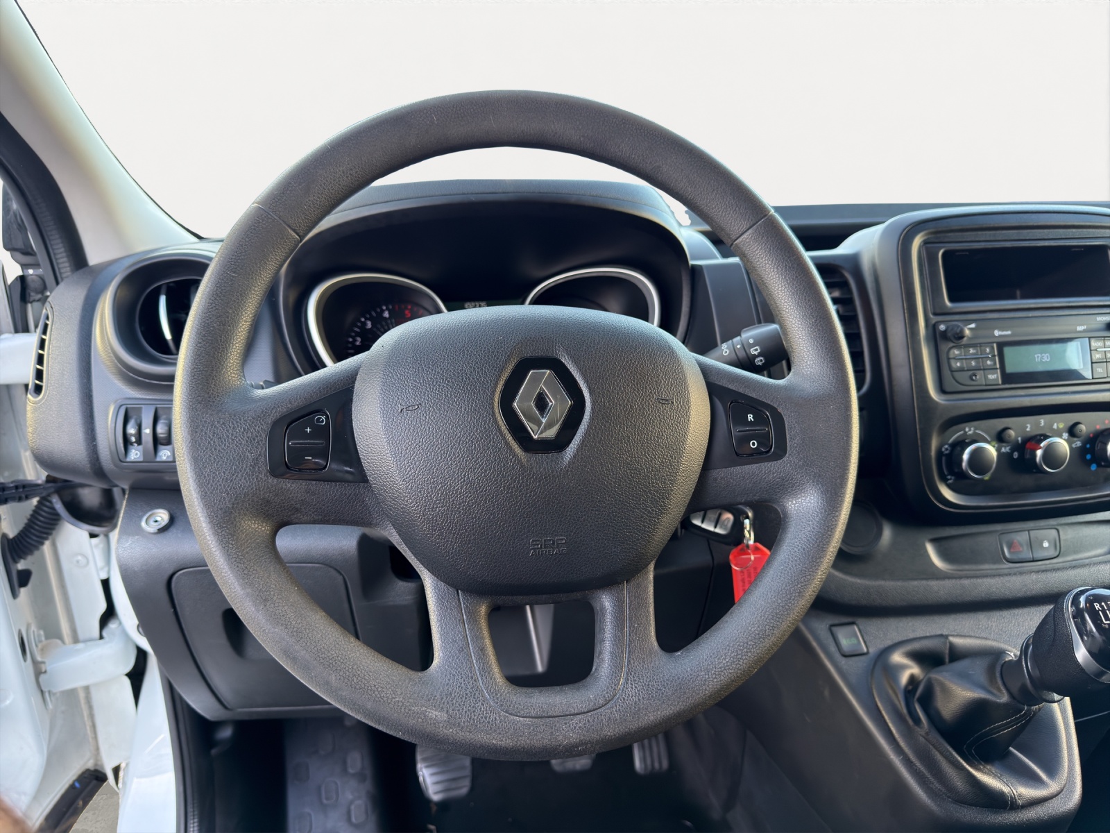 RENAULT Trafic 2.0 dCi 120 3.0t Business L2H1-image-10