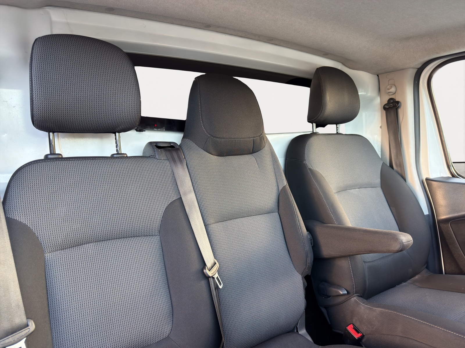 RENAULT Trafic 2.0 dCi 120 3.0t Business L2H1-image-15