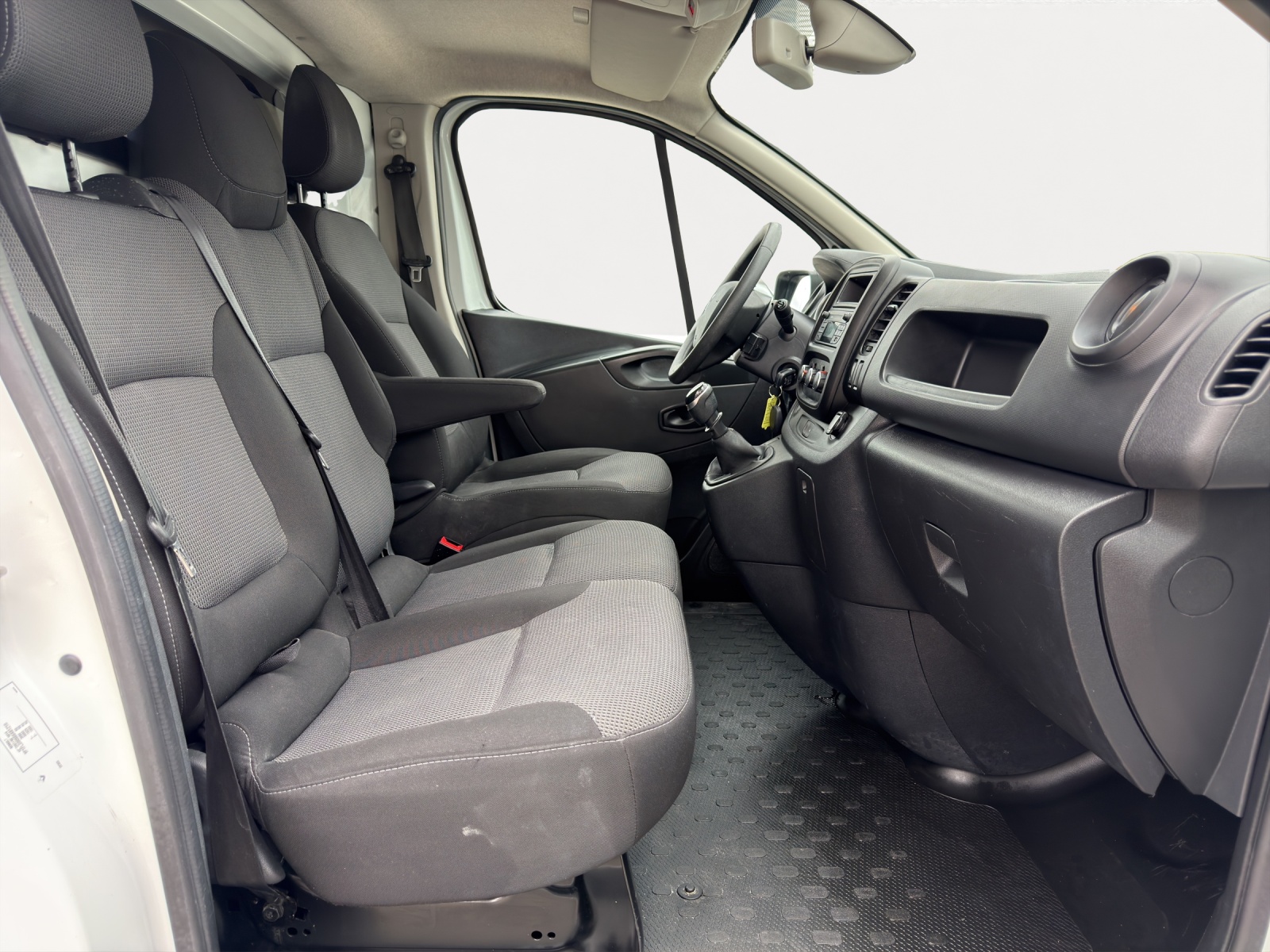 RENAULT Trafic 2.0 dCi 120 3.0t Business L2H1-image-10