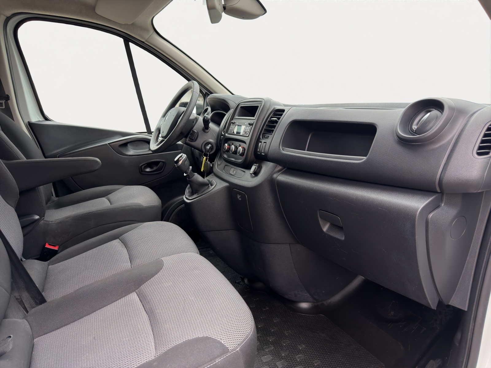 RENAULT Trafic 2.0 dCi 120 3.0t Business L2H1-image-14