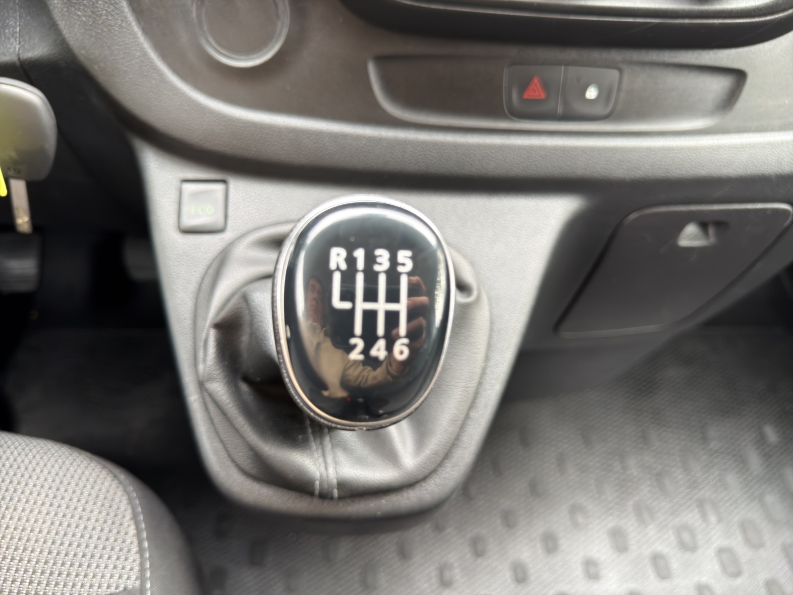 RENAULT Trafic 2.0 dCi 120 3.0t Business L2H1-image-9