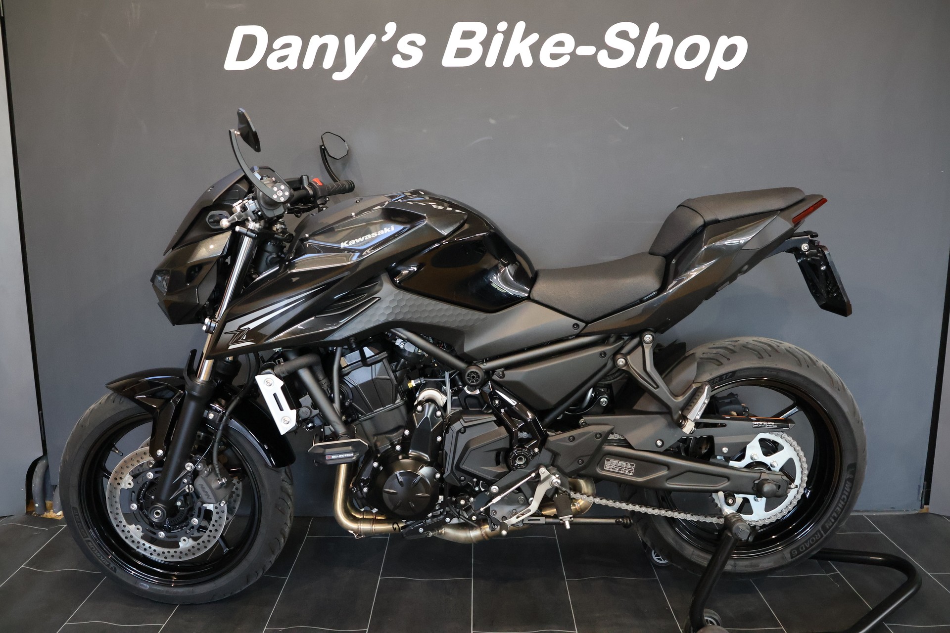 KAWASAKI Z 650 (35kW)-showroom-element-3