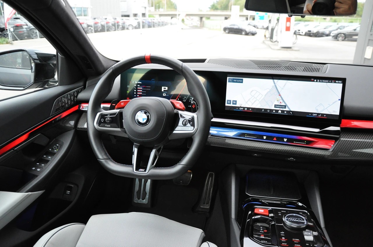 BMW M5 xDrive-image-17