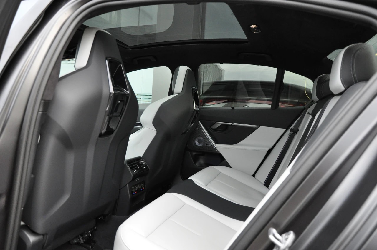 BMW M5 xDrive-image-20
