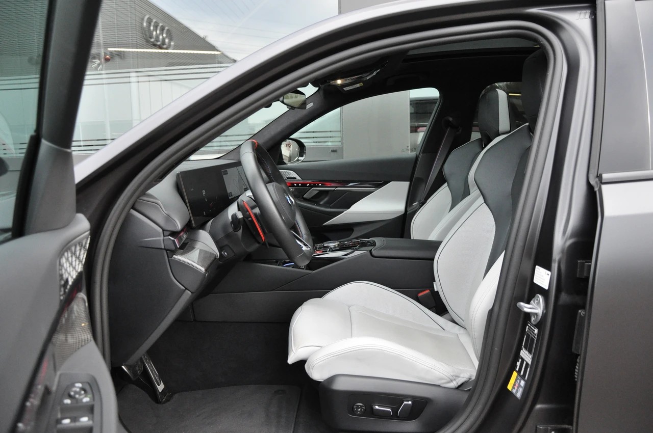 BMW M5 xDrive-image-26