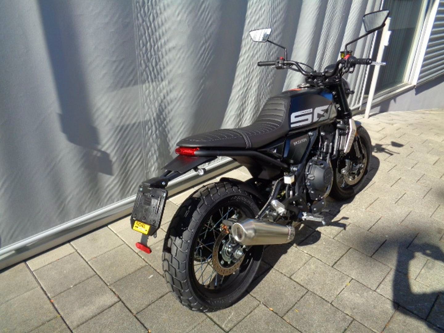 BRIXTON Crossfire 500 X-showroom-element-1